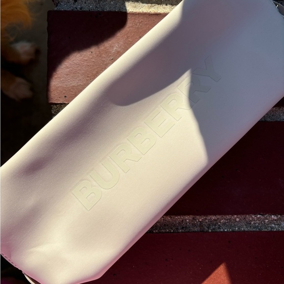 Burberry White Cosmetic Pouch and Comb Set - Picture 3 of 5